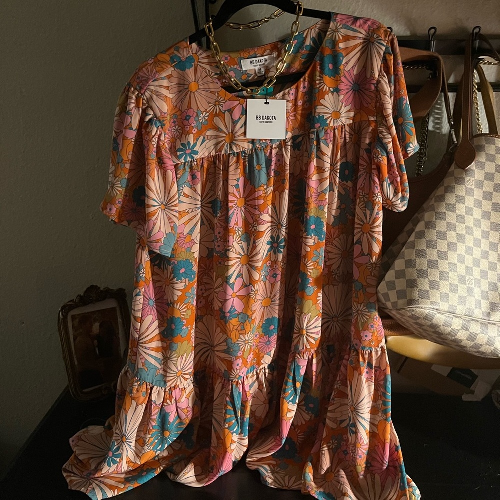 BB Dakota floral shift dress